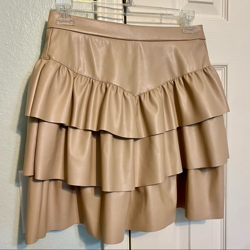 Idem Ditto - tiered ruffle mini skirt - size small- tan leather.